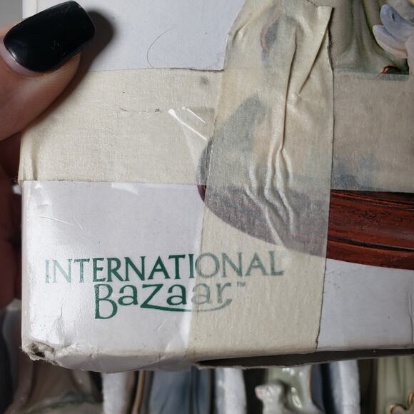 Vintage International Bazaar Pastel Porcelain Nativity Set On Wood Base 10PC - Picture 8 of 11